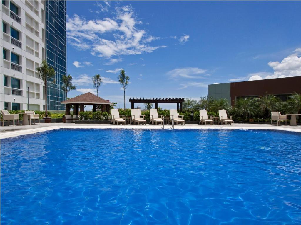 Bazén v ubytování Quest Serviced Residences nebo v jeho okolí