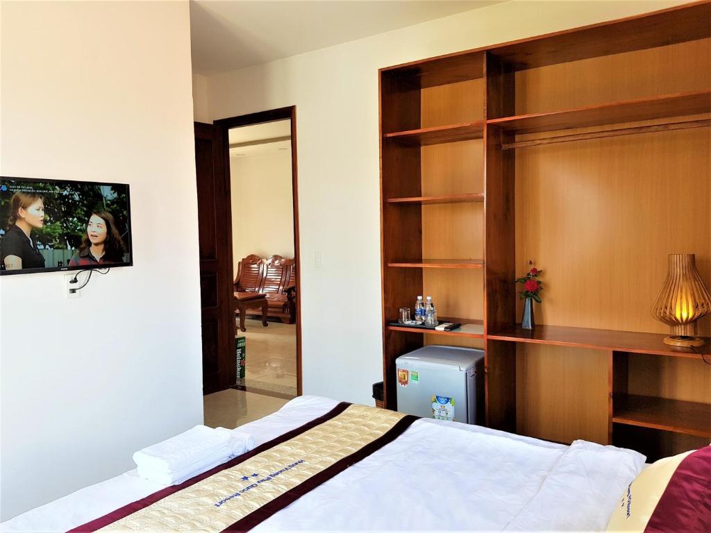 Giường trong phòng chung tại Hung Vuong Resort