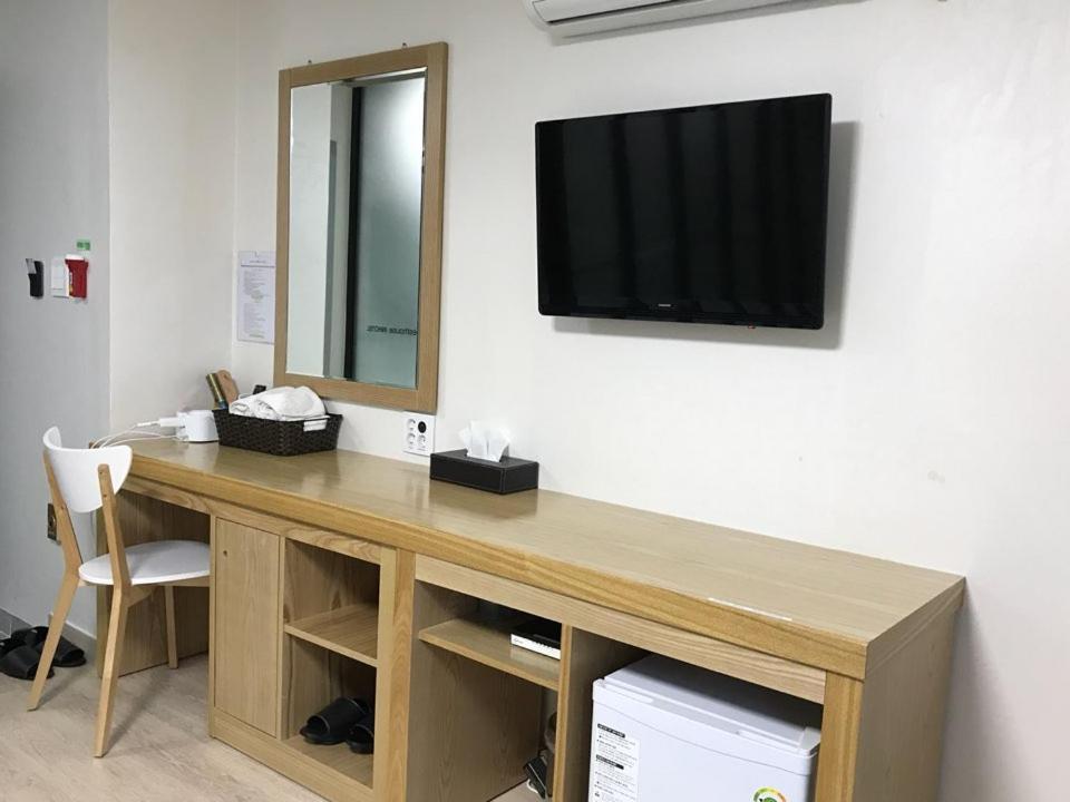 TV a/nebo společenská místnost v ubytování 24 Guesthouse Suncheon