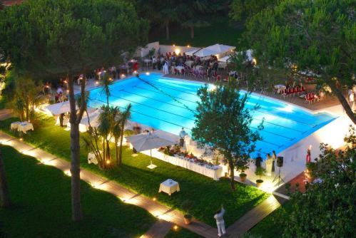 Bazén v ubytování Hotel Selene Pomezia nebo v jeho okolí