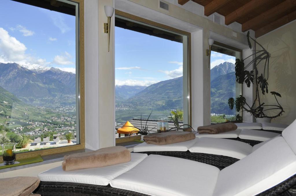 A general mountain view or a mountain view taken from Az apartmant
