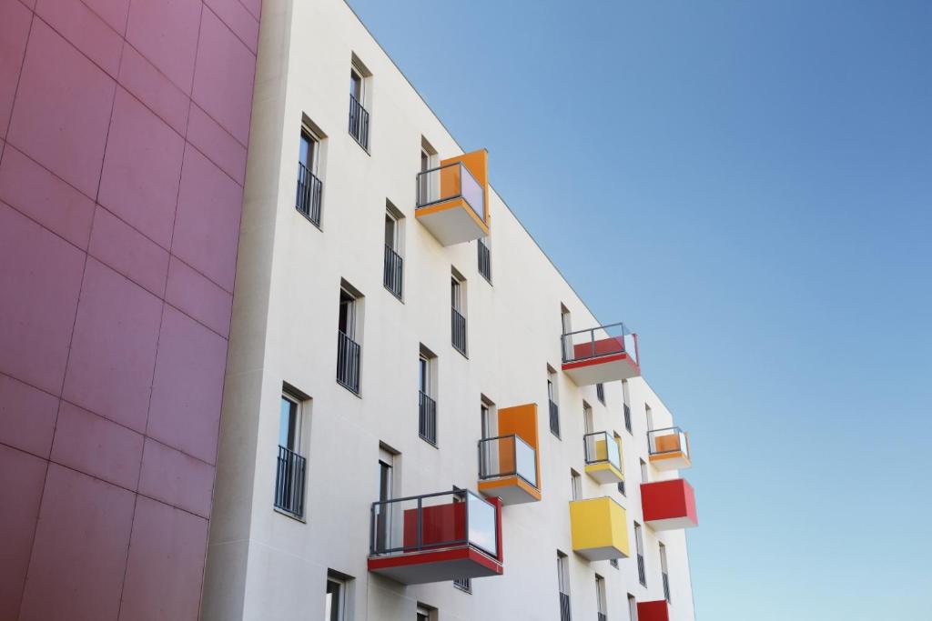 Budova, kde se aparthotel nachází