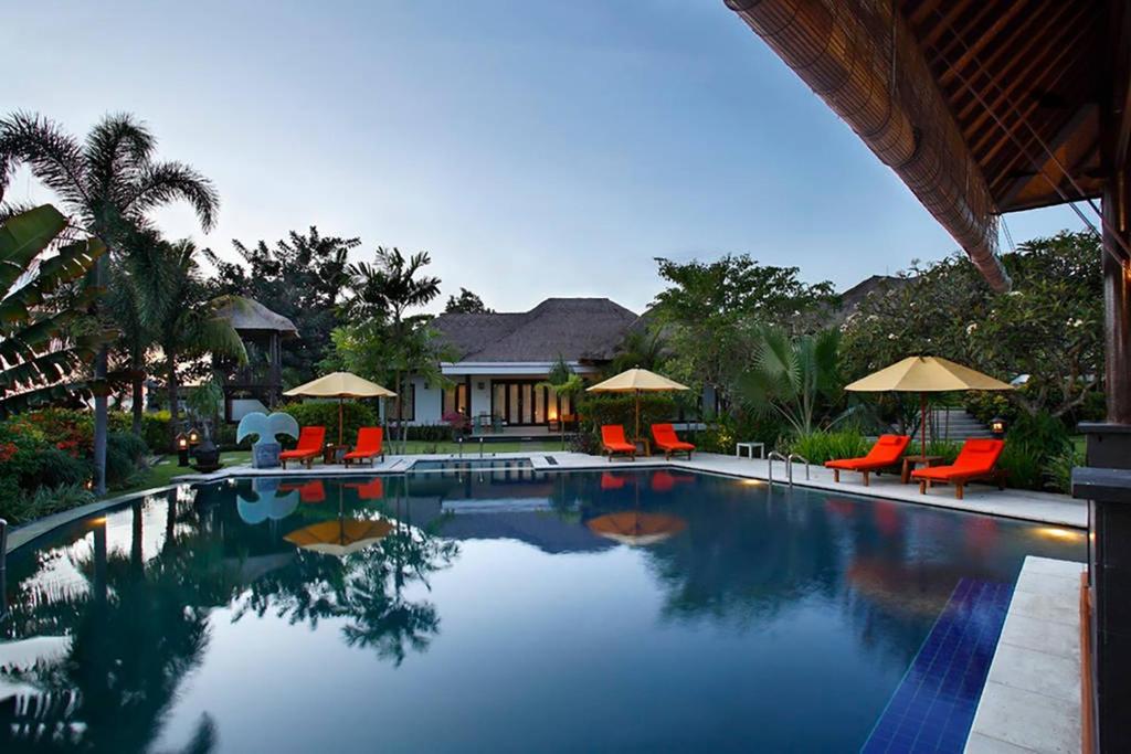 Der Swimmingpool an oder in der Nähe von Villa L'Orange Bali