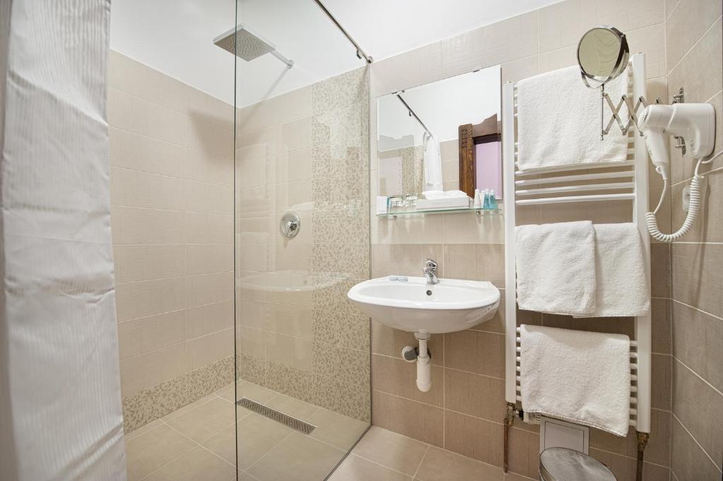 Koupelna v ubytování Brioni Boutique Hotel 4*