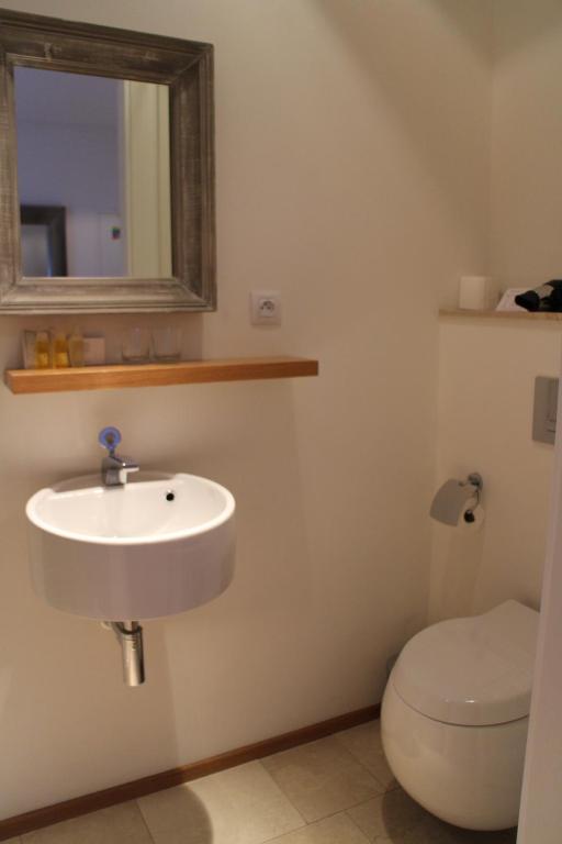 Koupelna v ubytování Jungmann Hotel