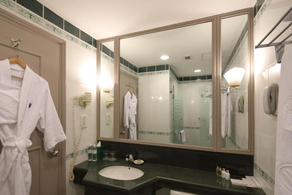 Koupelna v ubytování Sunway Hotel Hanoi