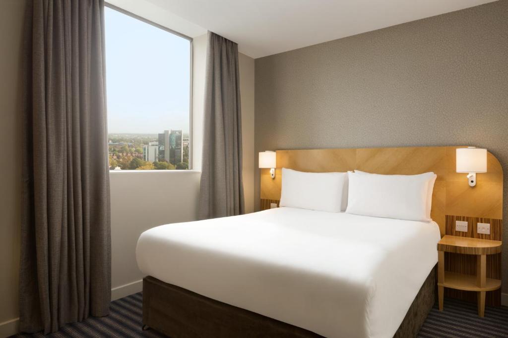 Ramada Hotel & Suites by Wyndham Coventry - Resim 27