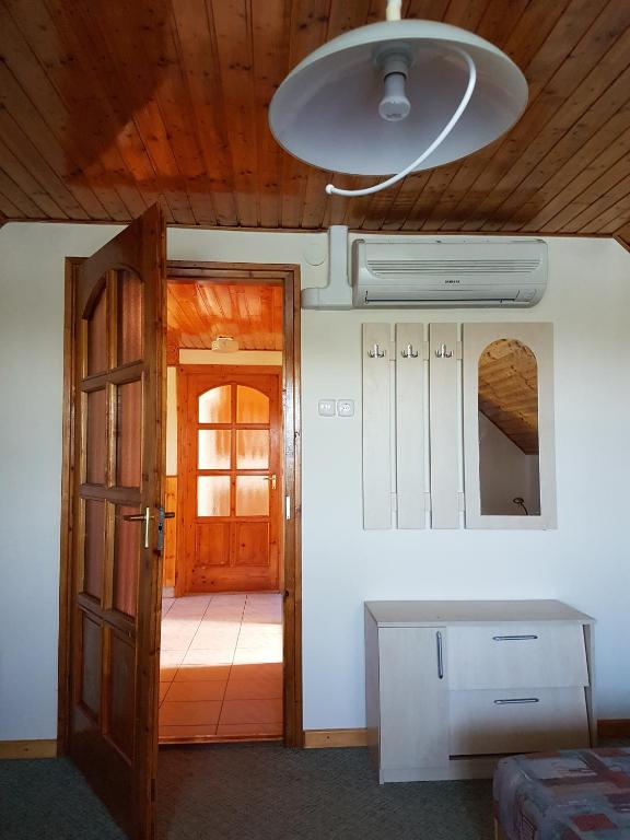 Postel nebo postele na pokoji v ubytování Tó úti Vendégház