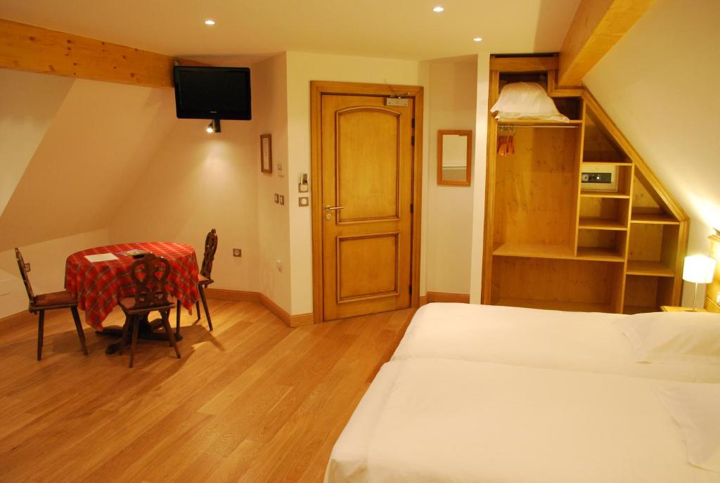 Postel nebo postele na pokoji v ubytování Logis Hôtel Restaurant Kleiber