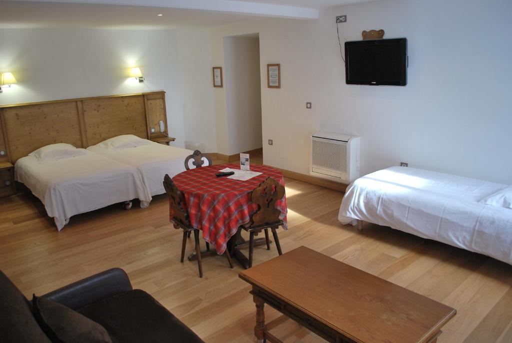 Postel nebo postele na pokoji v ubytování Logis Hôtel Restaurant Kleiber