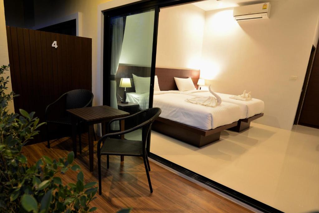 Postel nebo postele na pokoji v ubytování Aonang Glory Resort