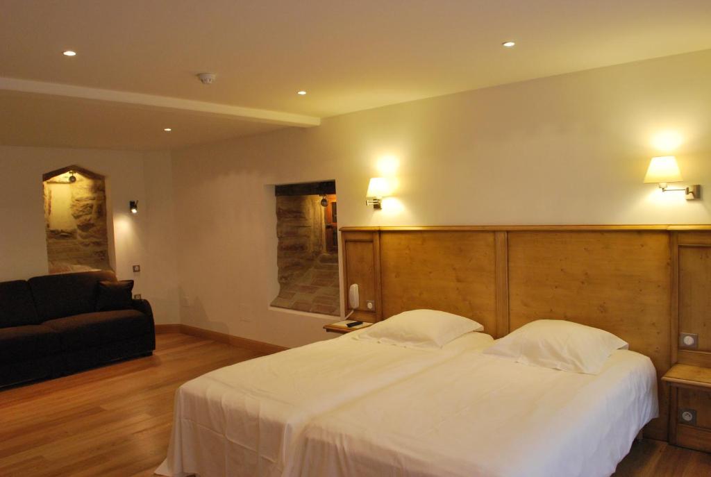 Postel nebo postele na pokoji v ubytování Logis Hôtel Restaurant Kleiber