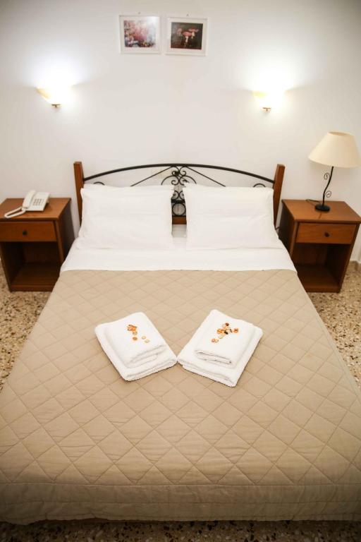 Postel nebo postele na pokoji v ubytování Anixis Hotel
