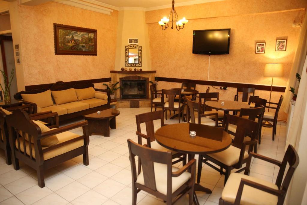 Posezení v ubytování Anixis Hotel