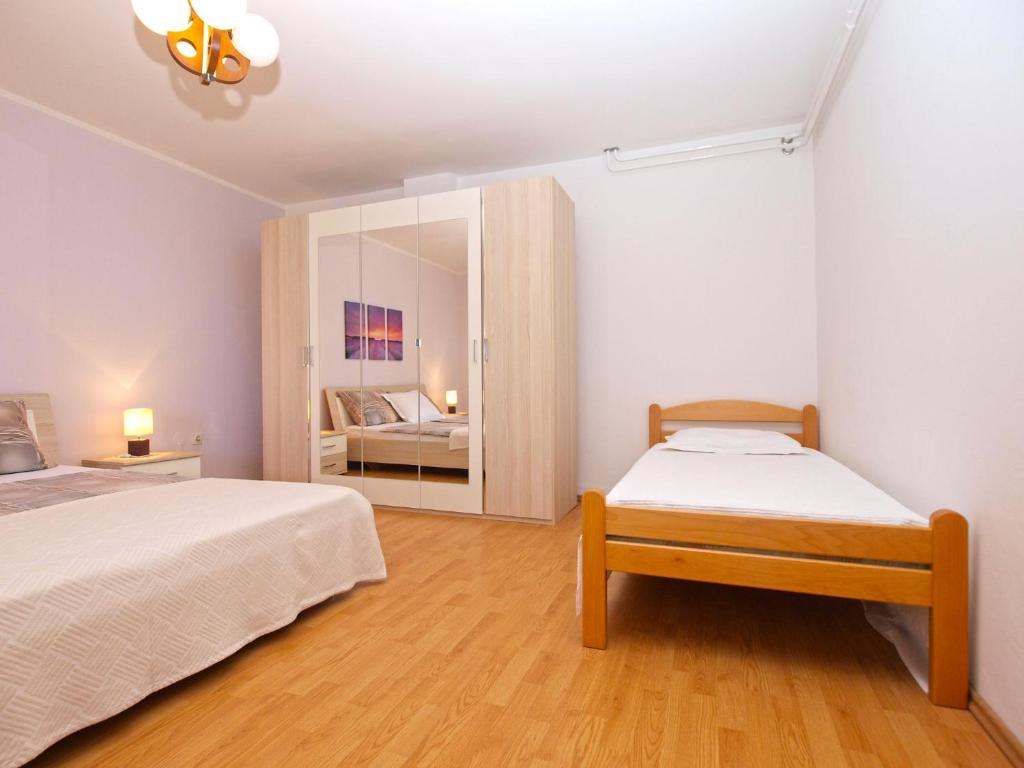 Łóżko lub łóżka w pokoju w obiekcie Apartment Nevenka 1482