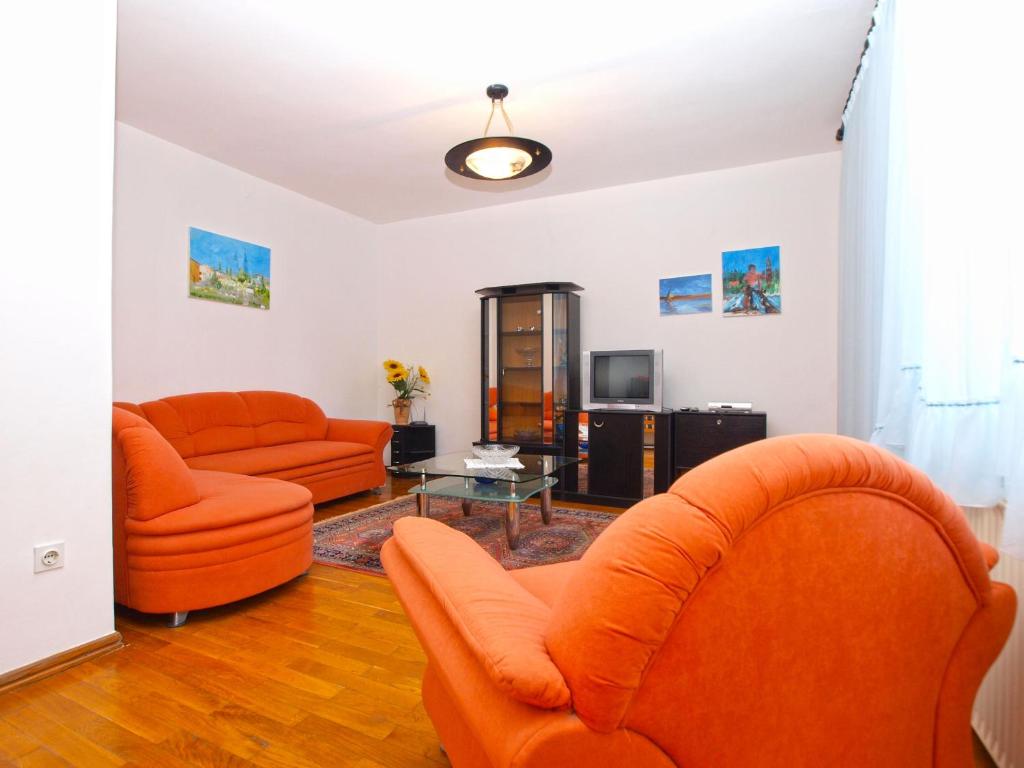 TV a/nebo společenská místnost v ubytování Apartments Nadia 1493