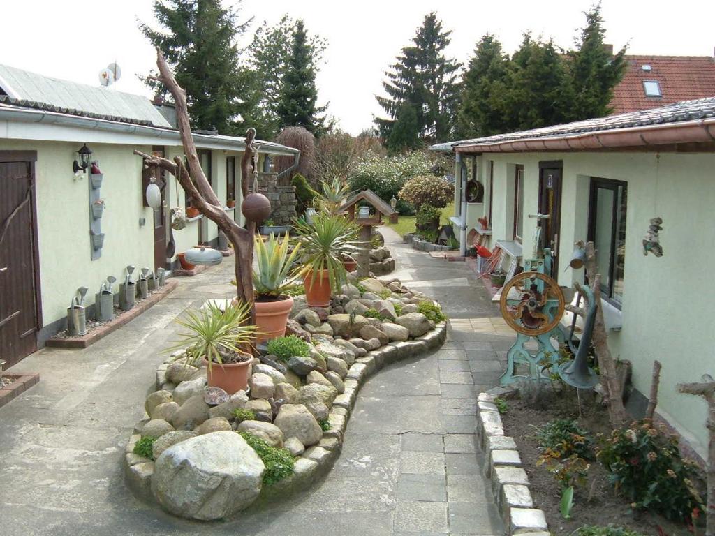Κήπος έξω από το Ferienbungalow 3