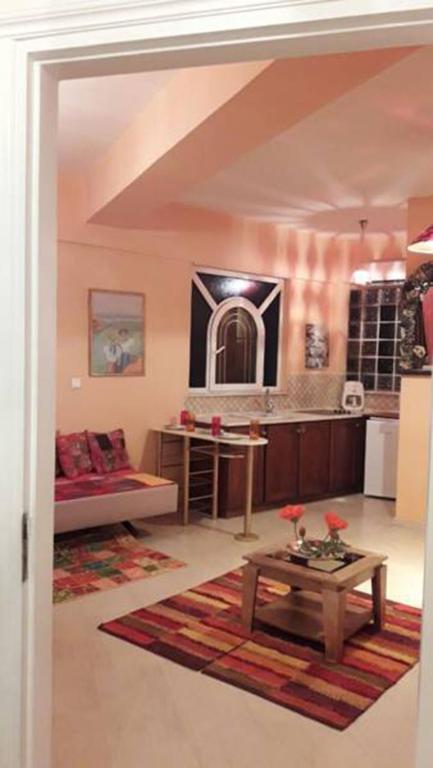 Kuchyňa alebo kuchynka v ubytovaní Semiramis Apartments