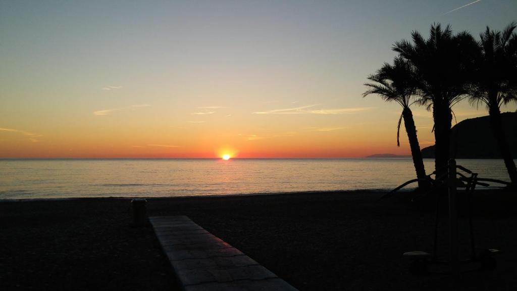 Apartamento con vista al mar a 3 minutos de la playa! Spacious Beach Apartment 3 min to the beach - Housity