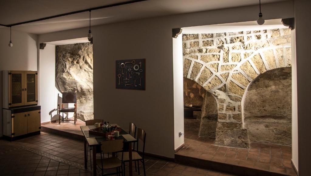 Zdjęcie z galerii obiektu The Rock w mieście Neapol