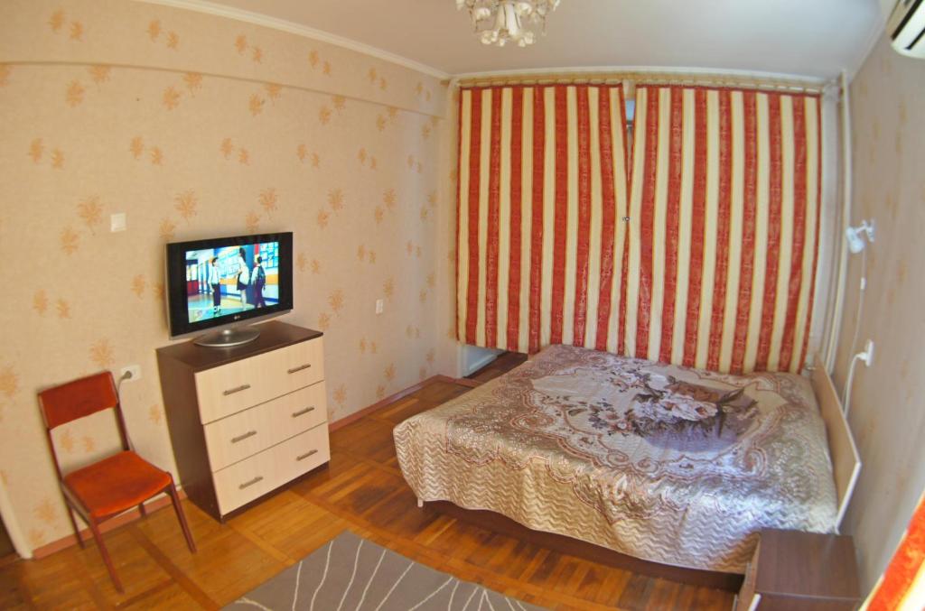 Кровать или кровати в номере Уютная квартира у моря в лучшем районе Светлана