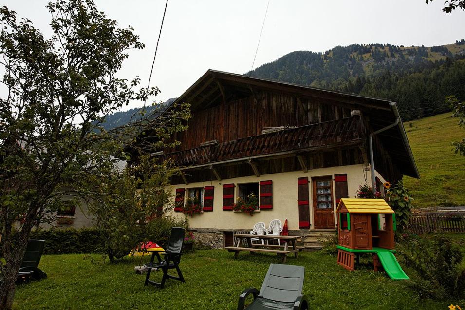 a house with a table and a play house at Les Allamands in Morzine