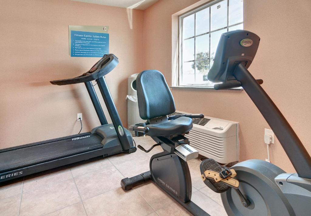 Fitness centrum a/nebo fitness zařízení v ubytování Cobblestone Inn & Suites - Big Lake