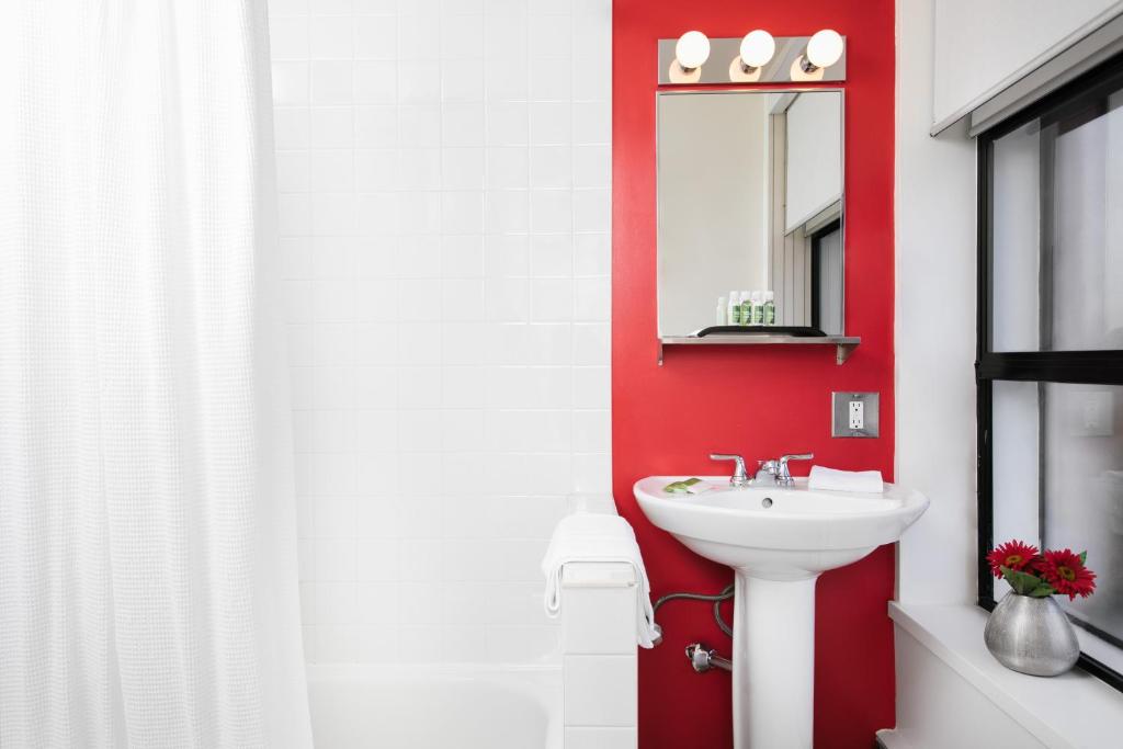 Koupelna v ubytování Moda Hotel