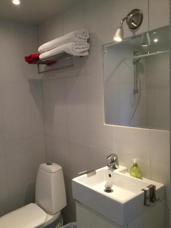 Koupelna v ubytování Mamma Carinas Pensionat B&B
