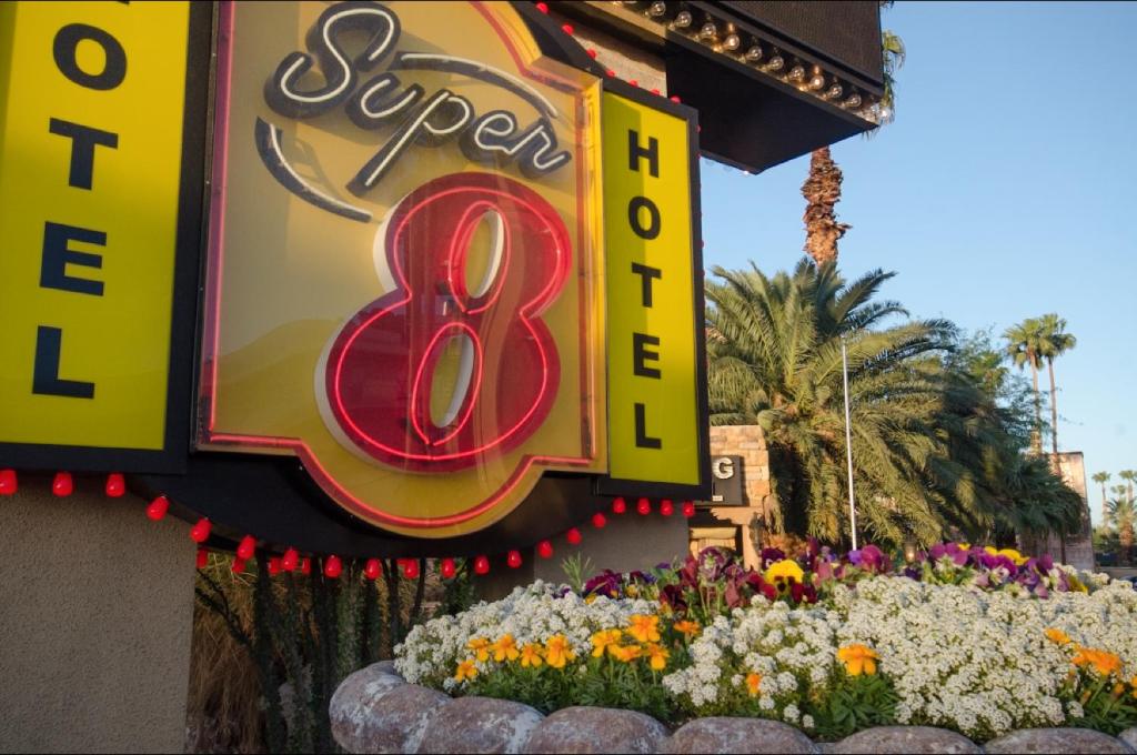 Super 8 by Wyndham Las Vegas North Strip/Fremont St. Area, Las Vegas –  Precios actualizados 2023