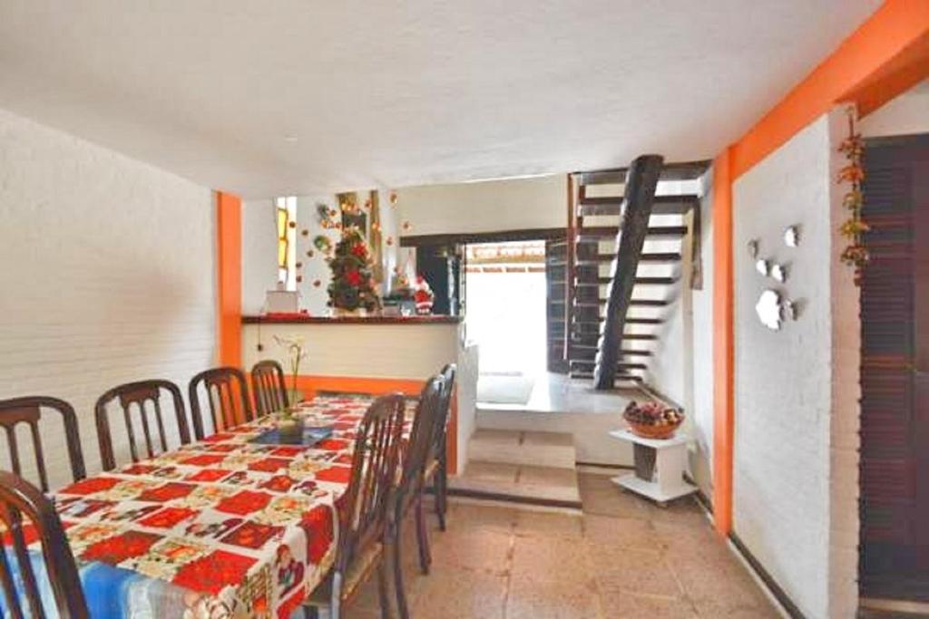  Casa Amarela Praia das Palmeiras