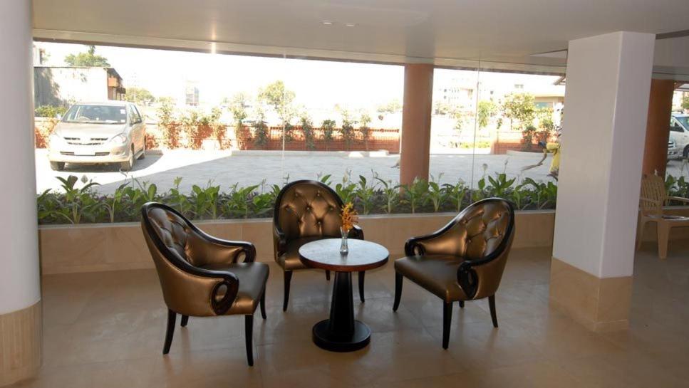 Posezení v ubytování Sai Palace Budget Hotel