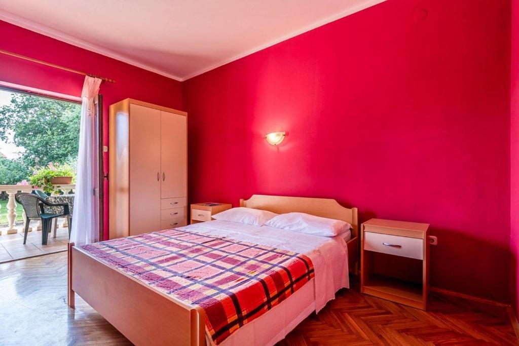 Postel nebo postele na pokoji v ubytování Apartments Vitomir