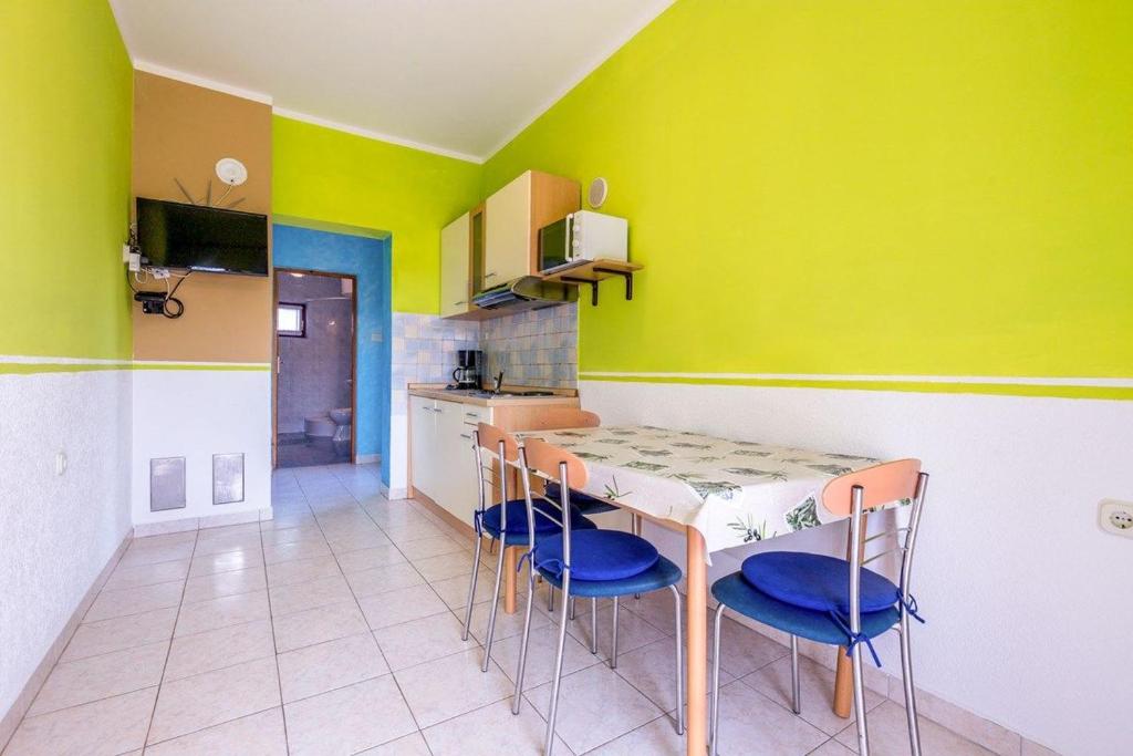 Kuchyň nebo kuchyňský kout v ubytování Apartments Vitomir