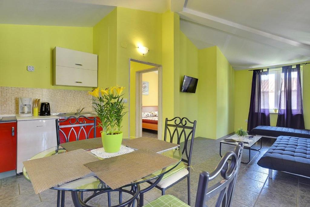 A cozinha ou kitchenette de Apartments Puntica