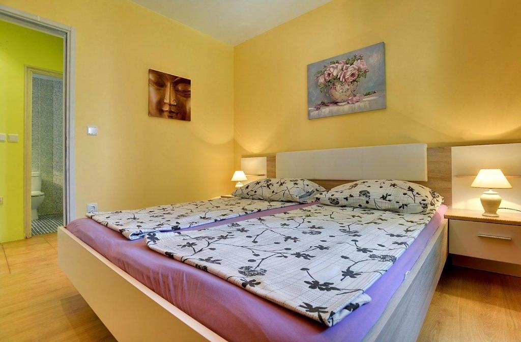 Uma cama ou camas num quarto em Apartments Puntica