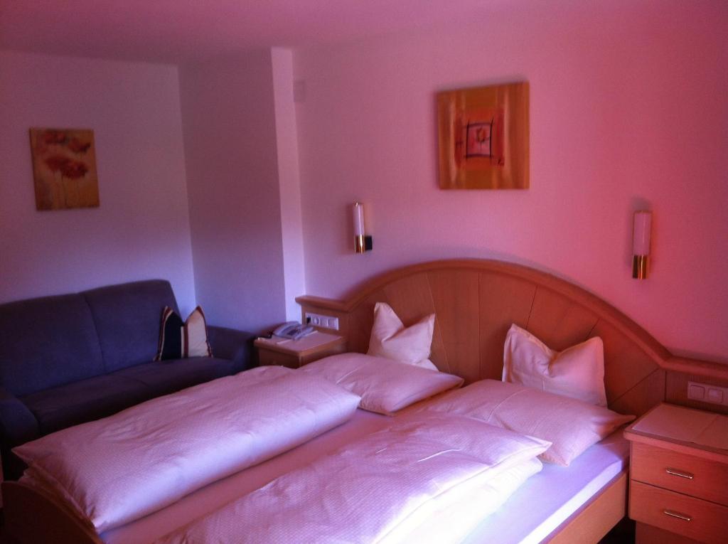 Postel nebo postele na pokoji v ubytování Hotel Sailer
