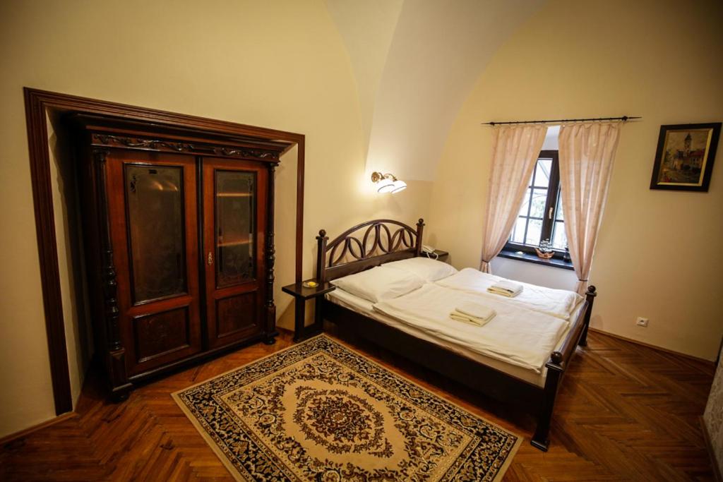 Postel nebo postele na pokoji v ubytování Kaštieľ Fričovce