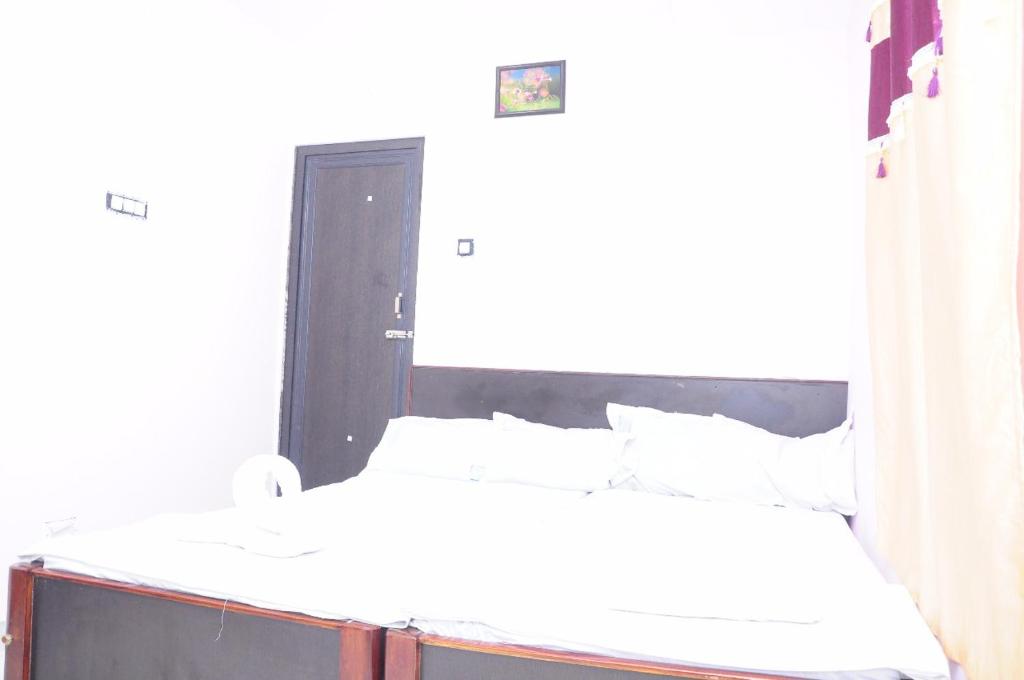Postel nebo postele na pokoji v ubytování SGS Residency