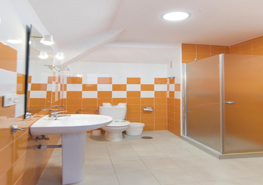 Łazienka w obiekcie Albergue Inturjoven Punta Umbría