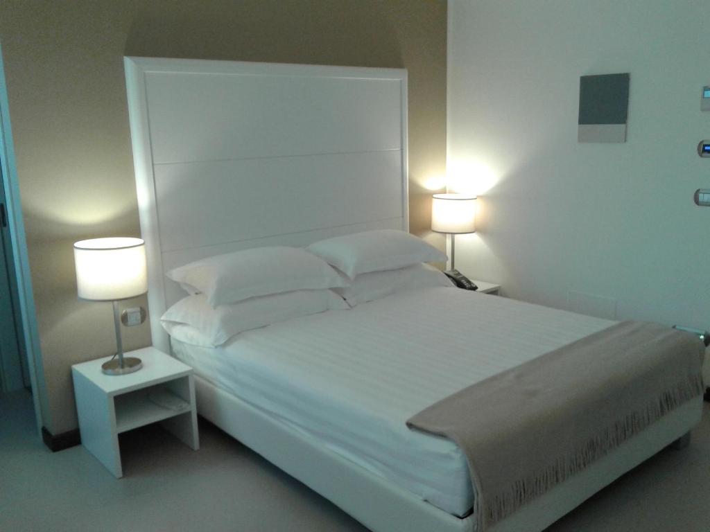 Postel nebo postele na pokoji v ubytování Albergo Del Sole