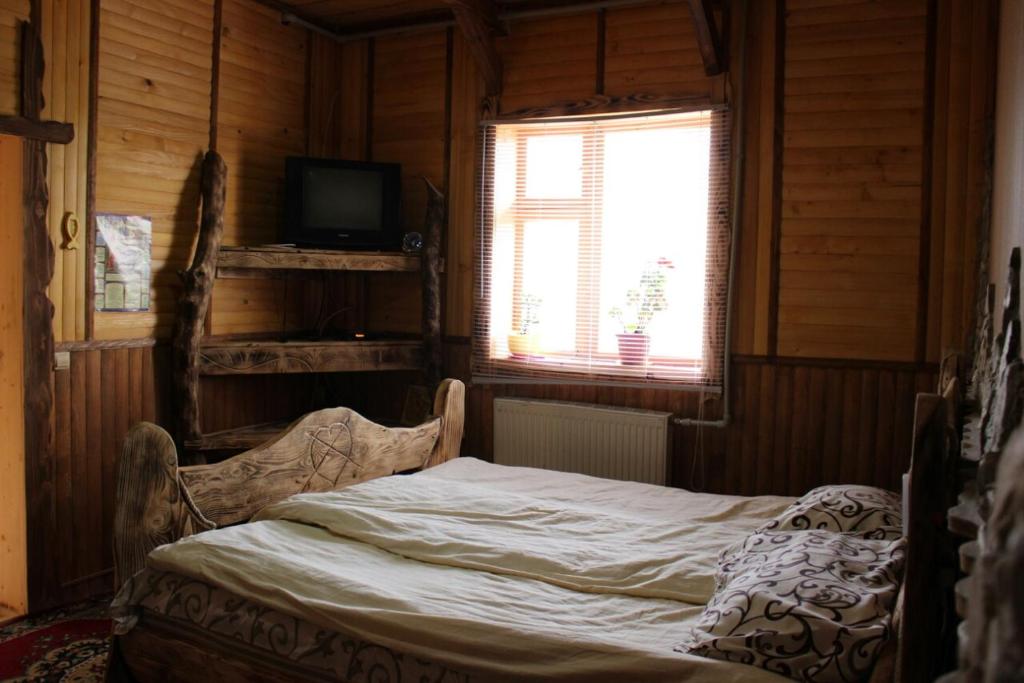 Postel nebo postele na pokoji v ubytování Skhovanka Dovbusha