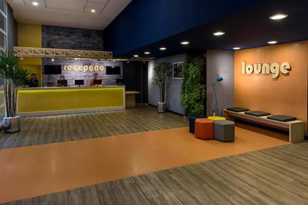 Uma área de estar em ibis budget Sao Paulo Morumbi