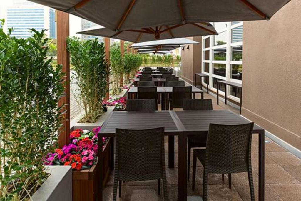 Um restaurante ou outro lugar para comer em ibis budget Sao Paulo Morumbi