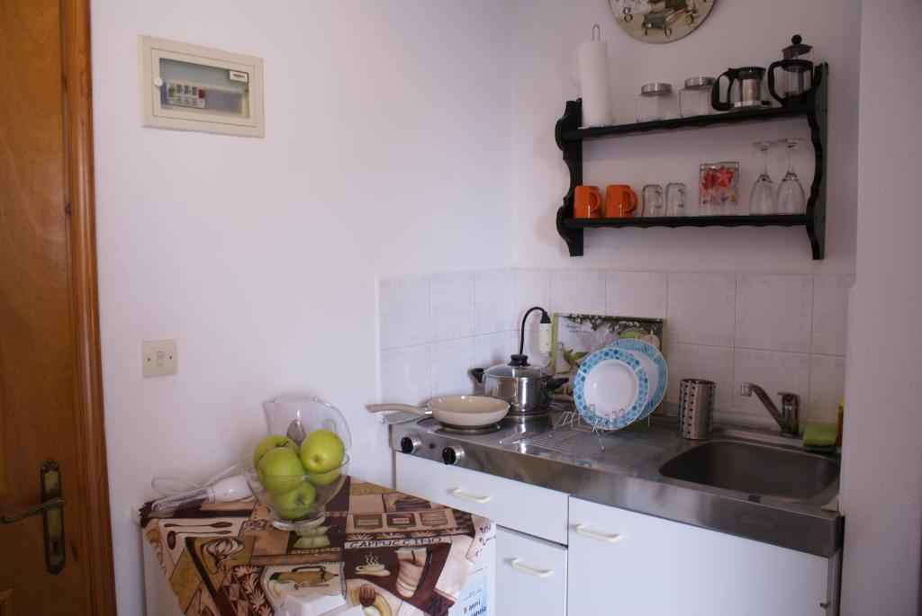 Zdjęcie z galerii obiektu Nancy Rooms w mieście Skala Kallonis
