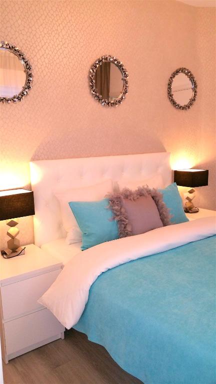 Palacio Apartments Madrid - Luxury One-Bedroom Apartment With Balcony