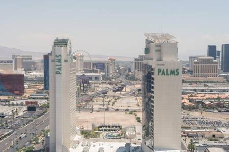 Nespecifikovaný výhled na destinaci Las Vegas nebo výhled na město při pohledu z aparthotelu