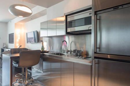 Kuchyň nebo kuchyňský kout v ubytování Luxury Suites at Palms Place