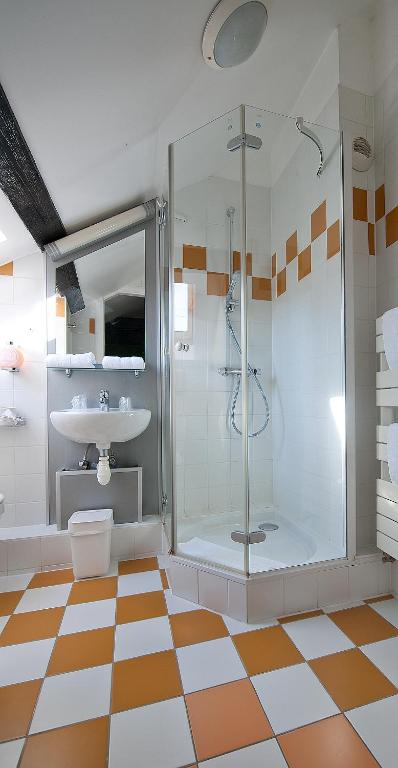 Koupelna v ubytování Hôtel le Grillon