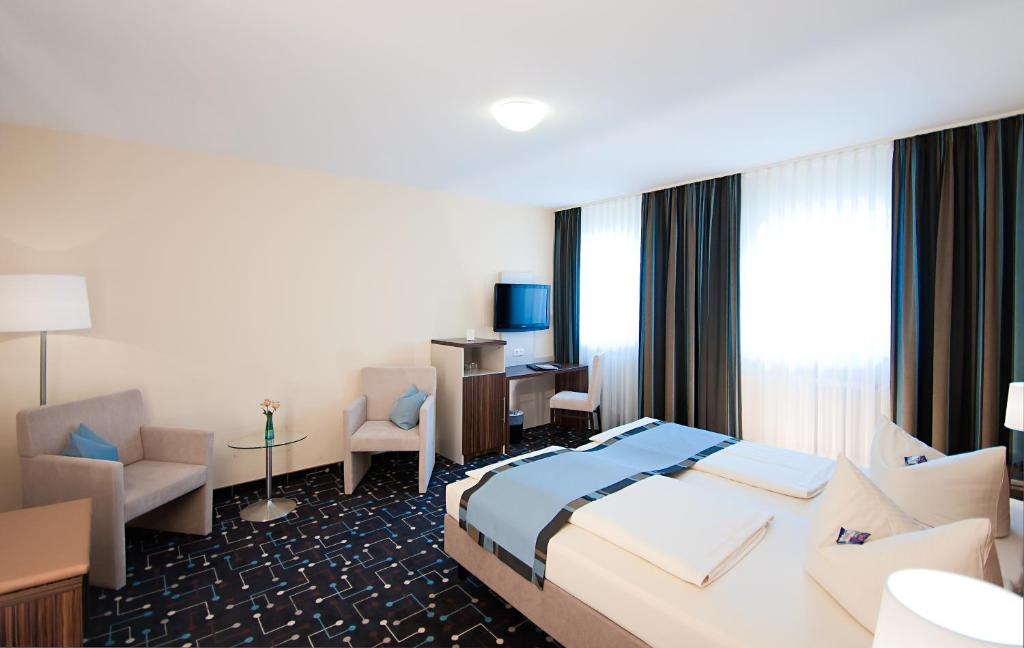 Postel nebo postele na pokoji v ubytování Hotel Königer